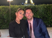 Vợ chồng Messi lãng mạn tại Paris
