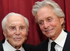 Michael Douglas không thừa kế 61 triệu USD của bố