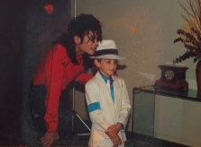 Phim tố cáo Michael Jackson lạm dụng tình dục trẻ em gây rúng động