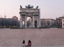 Thủ phủ thời trang Milan vắng vẻ đến lạ thường vì dịch Covid-19