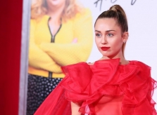 Không được đề cử, Miley Cyrus từ chối diễn ở lễ trao giải