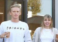 Miley Cyrus đưa bạn trai về nhà mẹ ruột