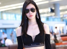 Thời trang sân bay hút mắt của siêu mẫu Ming Xi