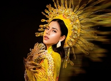 Minh Tâm diện áo dài đính kết cầu kỳ