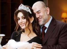 Người đẹp Nga đòi cựu vương Malaysia biệt thự 10 triệu USD
