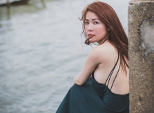 Mya Huỳnh lột xác, khoe lưng trần gợi cảm