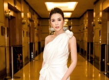 Mỹ nhân bị hiểu lầm yêu Trường Giang lọt top mặc đẹp, lộ lưng trần gây thương nhớ