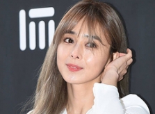 Mỹ nhân Hàn độc thân chăm bố mẹ khiếm thính