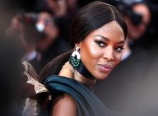 Naomi Campbell tiết lộ bị nhân viên khách sạn phân biệt chủng tộc