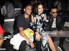Neymar cùng bạn gái tình tứ tại tuần lễ thời trang Paris