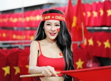 Ngân 98 bán nude ăn mừng tuyển Việt Nam vô địch AFF Cup 2018