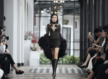 Ngọc Châu tái xuất lạnh lùng, catwalk hút hồn trên sàn runway 