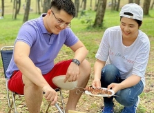 Ngọc Hân đi dã ngoại cùng chồng sắp cưới