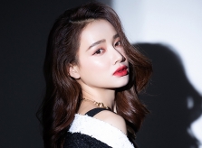 Nhã Phương khoe nhan sắc tuổi 29