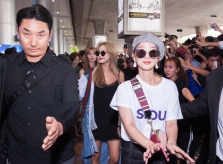 'Nữ hoàng fancam' Hani và nhóm EXID nổi bật khi đến Sài Gòn