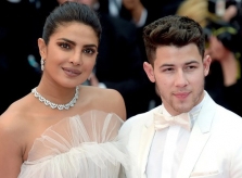 Priyanka Chopra phản ứng về tin chia tay Nick Jonas