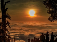 Phiêu bồng trên đại dương mây ở núi Bà Đen - Tây Ninh