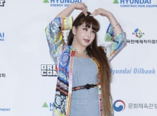 Thảm đỏ Dream Concert: Park Bom luộm thuộm, Wendy gây sốt nhờ nhan sắc