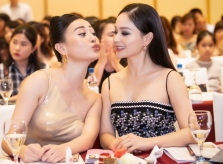 Phương Oanh tinh nghịch khi hội ngộ Lan Phương