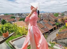 Hoa hậu Hoàn vũ Pia Wurtzbach mặc áo dài dạo chơi Hội An
