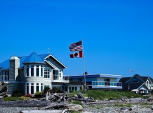 Thị trấn Mỹ bơ vơ giữa đất Canada