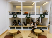 Quán cà phê kiểu Nhật có chăn gối cho khách nghỉ ở Sài Gòn