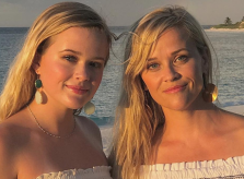 43 tuổi, Reese Witherspoon trẻ ngang cô con gái 19 nhờ ba thói quen tốt