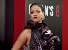 Rihanna sẽ ra mắt dòng thời trang xa xỉ dưới sự quản lý của LVMH