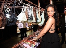 Rihanna gây sức ép khiến Victoria's Secret hủy show vĩnh viễn?