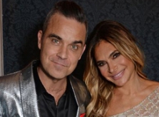 Robbie Williams có con thứ tư nhờ người mang thai hộ