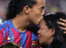 Mẹ Ronaldinho qua đời vì Covid-19