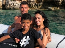 Chi phí cho kỳ nghỉ tại Hy Lạp của gia đình C. Ronaldo