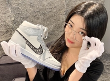 Cuộc chiến săn giày Nike x Dior của 5 triệu tín đồ 'con nhà giàu'