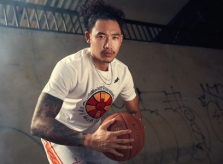 Sao bóng rổ Việt kiều tự thiết kế áo đấu