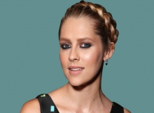 Sao ‘Warm Bodies’ đăng hình cho con bú