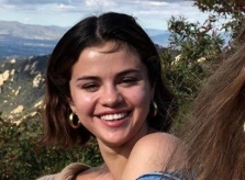 Selena Gomez được khen tươi tắn khi đăng ảnh mặt mộc