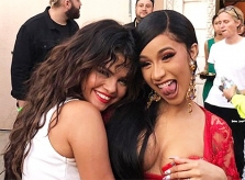 Đồng nghiệp và người hâm mộ đồng loạt cầu nguyện cho Selena Gomez khi cô nhập viện điều trị tâm thần
