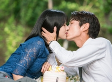 Seo Ye Ji vẫn quay cảnh hôn Lee Jun Ki khi hẹn hò Kim Jung Hyun