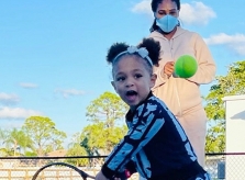 Con gái Serena học chơi tennis từ nhỏ