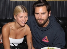 Sofia Richie chia tay người tình hơn 16 tuổi