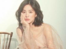 Giữa bão tin đồn ly hôn chồng trẻ, Song Hye Kyo vẫn là 