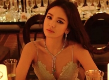 Song Hye Kyo gầy đi 5 kg khi xuất hiện ở Monaco