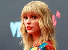 Hãng đĩa cũ của Taylor Swift bị đe dọa