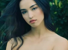 Vẻ gợi cảm của mỹ nhân gốc Á duy nhất trong MV của Sơn Tùng M-TP