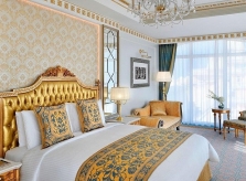 Choáng ngợp khách sạn siêu sang dát vàng tại Dubai