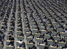 Nhà giàu Trung Quốc lách luật để con không phải thi đại học