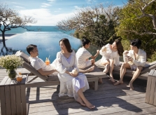 Thu Hoài cùng hôn phu và ba con nghỉ dưỡng