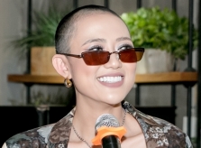 Thu Trang cạo đầu đóng MV