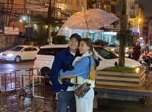 Thuý Diễm 'tháp tùng' chồng đi quay phim