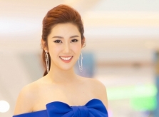Thúy Ngân diện váy trễ vai